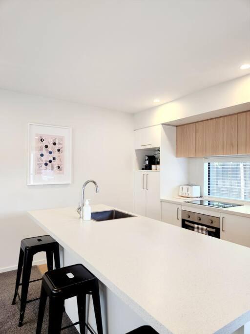 Central Home With Internal Garage - Close To Cbd! Christchurch Eksteriør billede
