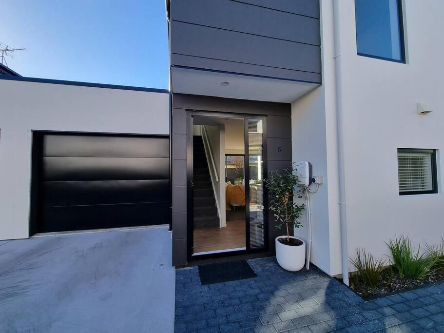 Central Home With Internal Garage - Close To Cbd! Christchurch Eksteriør billede