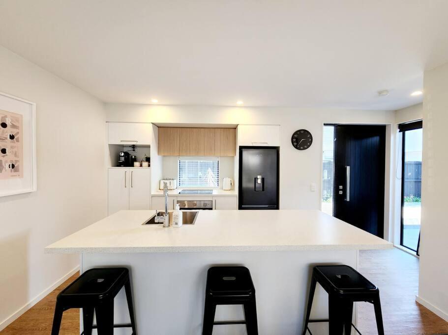 Central Home With Internal Garage - Close To Cbd! Christchurch Eksteriør billede